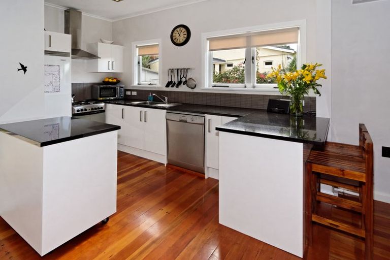 Photo of property in 7 Hinekohu Street, New Lynn, Auckland, 0600