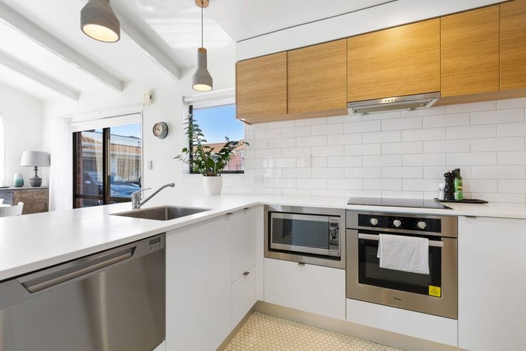 Photo of property in 1/41 Fulford Street, New Plymouth, 4310