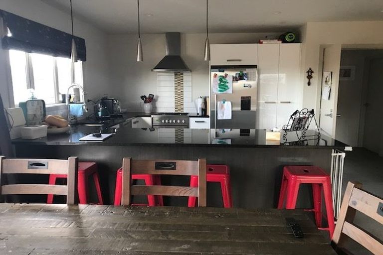 Photo of property in 4 Kaweka Close, Aotea, Porirua, 5024