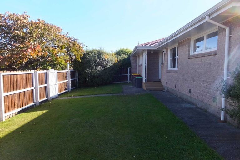 Photo of property in 2 Longmuir Street, Ilam, Christchurch, 8041