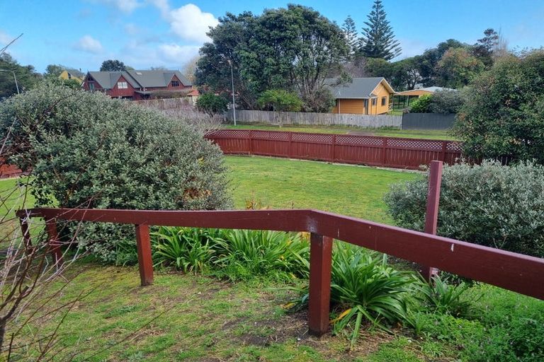 Photo of property in 48 Queens Road, Waikanae Beach, Waikanae, 5036