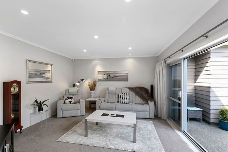 Photo of property in 20 The Fjord, Aotea, Porirua, 5024