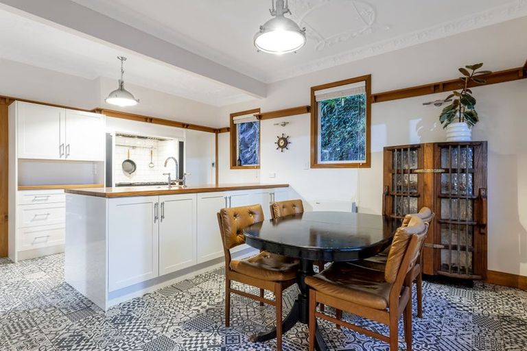 Photo of property in 102 Paremata Road, Paremata, Porirua, 5024