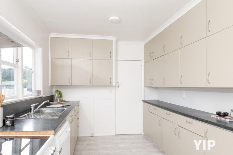 Photo of property in 33 Findlay Street, Tawa, Wellington, 5028