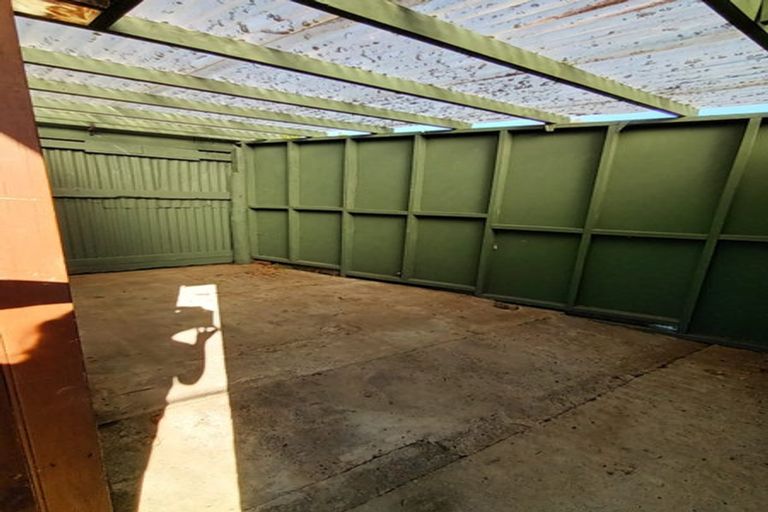 Photo of property in 1 Hughan Place, Carterton, 5713