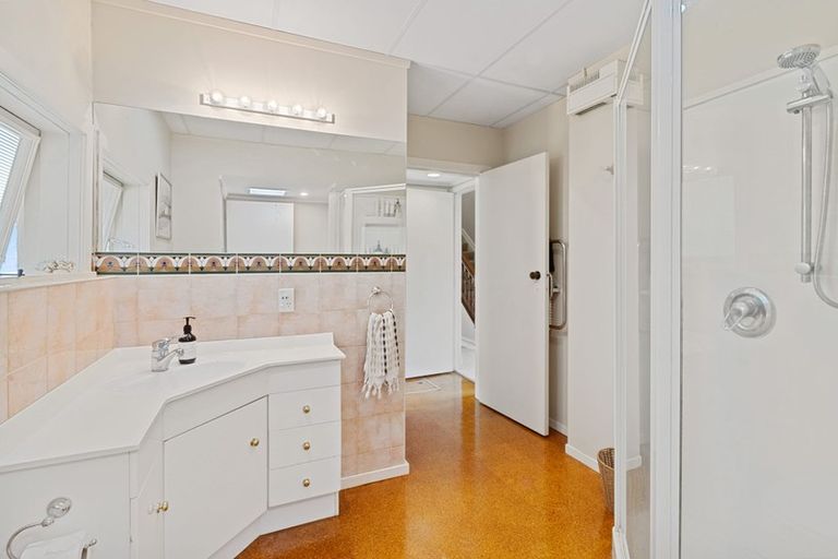 Photo of property in 131 Lake Crescent, Hamilton Lake, Hamilton, 3204