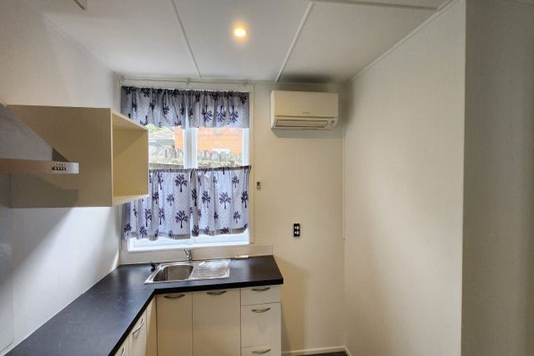 Photo of property in 16 Albert Road, Kelston, Auckland, 0602