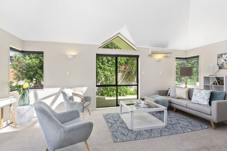 Photo of property in 48 Tio Tio Road, Miramar, Wellington, 6022