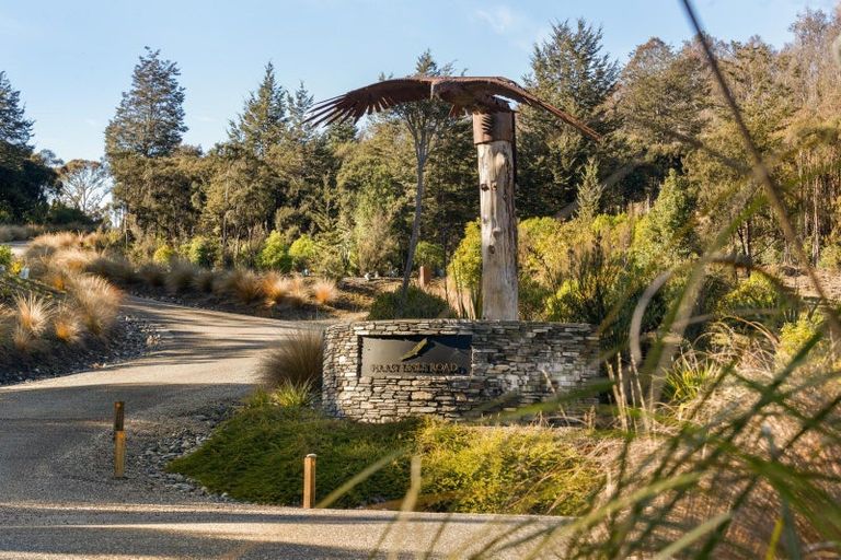 Photo of property in 9 Haast Eagle Road, Mount Creighton, 9371