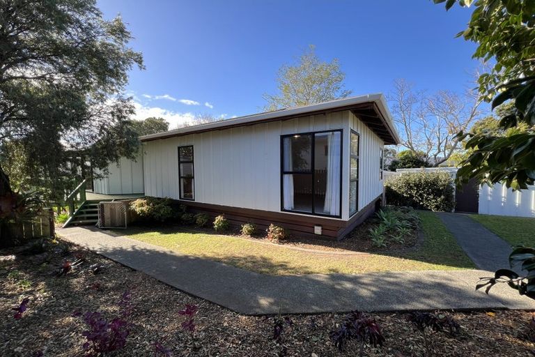 Photo of property in 16 Shearwater Street, One Tree Point, 0118