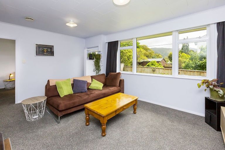 Photo of property in 5a Coates Grove, Silverstream, Upper Hutt, 5019