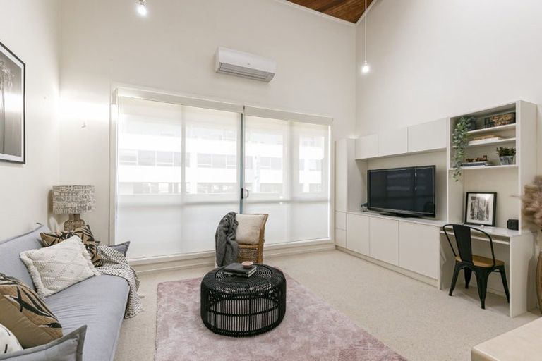Photo of property in Metro Apartments, 4/220 Thorndon Quay, Pipitea, Wellington, 6011