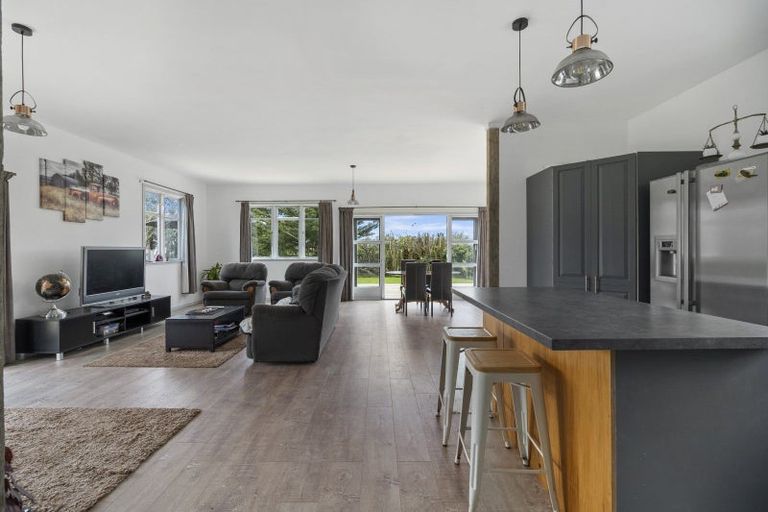 Photo of property in 2745 Opunake Road, Te Kiri, Opunake, 4682