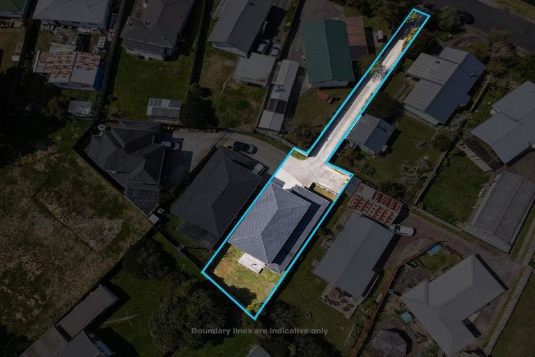 Photo of property in 18a Riverpark Crescent, Henderson, Auckland, 0610