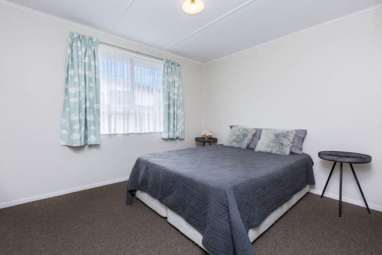 Photo of property in 34 Blueberry Grove, Timberlea, Upper Hutt, 5018