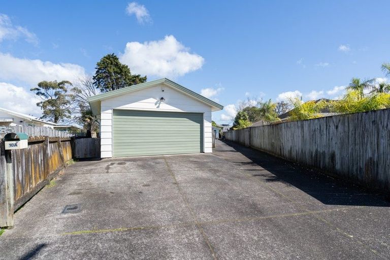 Photo of property in 10a Holman Road, Te Atatu Peninsula, Auckland, 0610