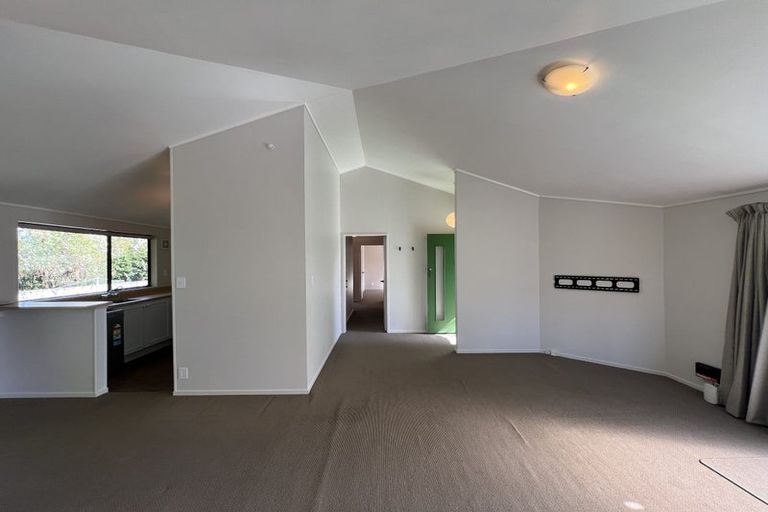 Photo of property in 16 Shearwater Street, One Tree Point, 0118