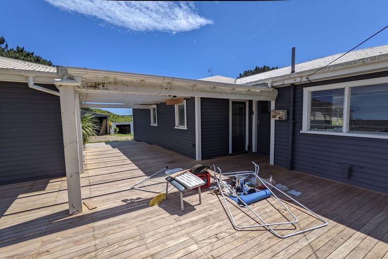 Photo of property in 501 Waikawa Beach Road, Manakau, Levin, 5573