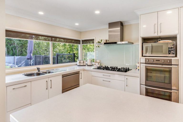 Photo of property in 5 Seymour Road, Mellons Bay, Auckland, 2014