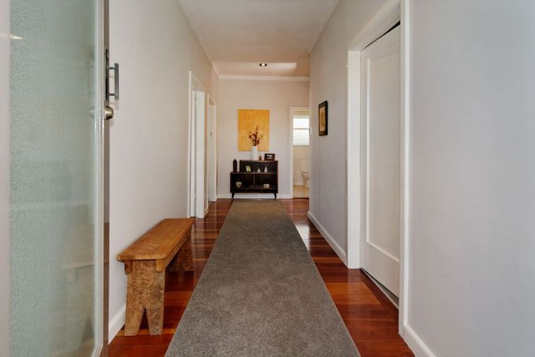 Photo of property in 7 Hinekohu Street, New Lynn, Auckland, 0600