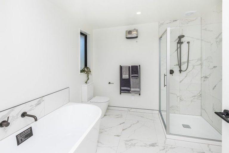 Photo of property in 2/47 Sturrocks Road, Redwood, Christchurch, 8051