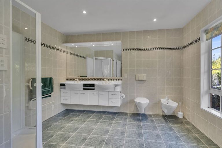 Photo of property in 45a Grassmere Street, Papanui, Christchurch, 8052