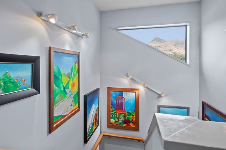 Photo of property in 1 Wendy Place, Heathcote Valley, Christchurch, 8022