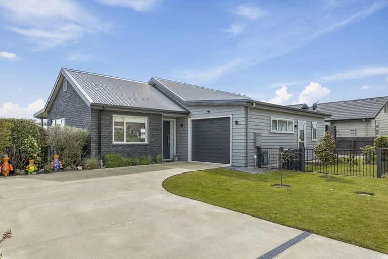 Photo of property in 4 Rogers Place, Kinloch, Taupo, 3377