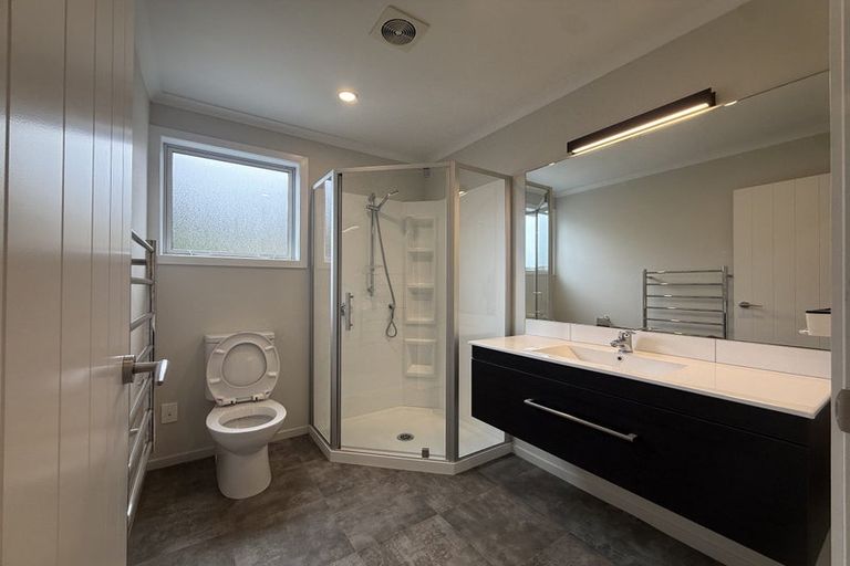 Photo of property in 18 Banks Boulevard, Whitby, Porirua, 5024