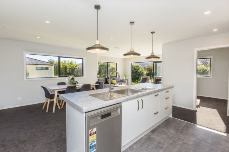 Photo of property in 22 Filmer Crescent, Wallaceville, Upper Hutt, 5018