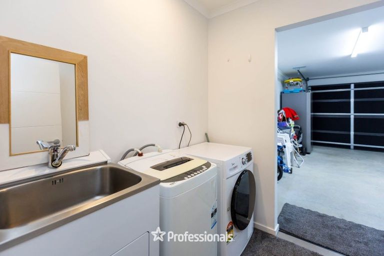 Photo of property in 3 Nikau Lane, Timberlea, Upper Hutt, 5018