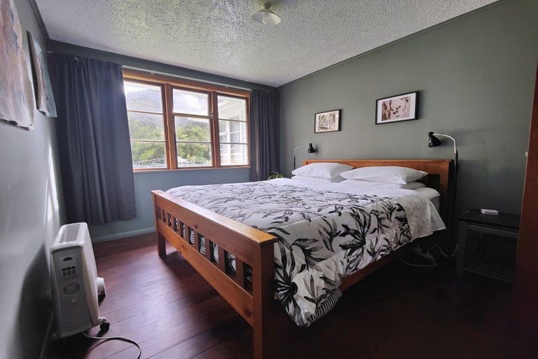 Photo of property in 18 Boyd Grove, Naenae, Lower Hutt, 5011