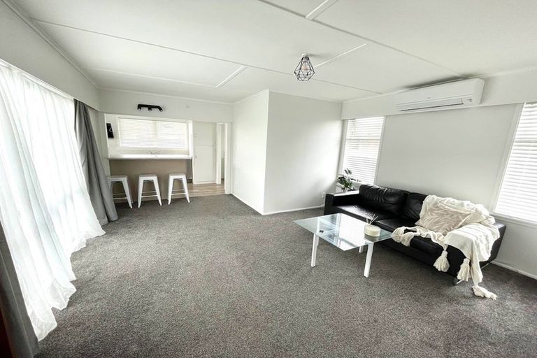 Photo of property in 1 Marlene Avenue, Te Atatu South, Auckland, 0610