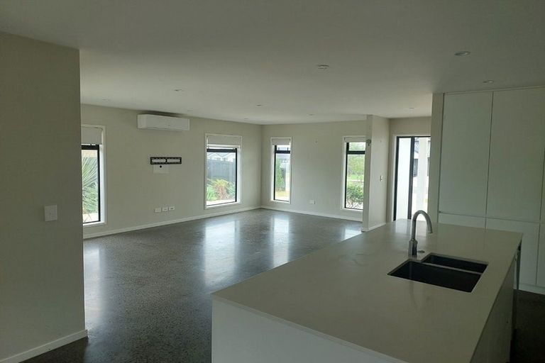 Photo of property in 8 Opouatu Avenue, Glenbrook, 2681