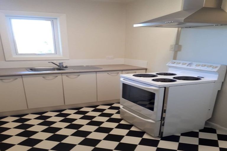 Photo of property in 1/165 Hinemoa Street, Birkenhead, Auckland, 0626