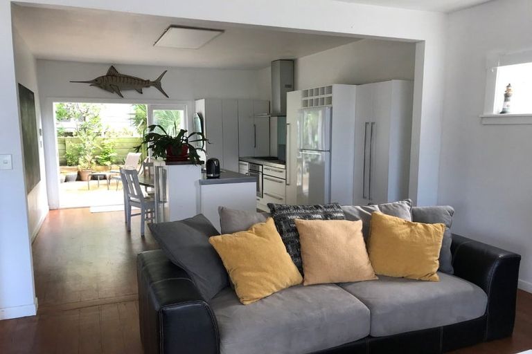 Photo of property in 217 Marine Parade, Seatoun, Wellington, 6022