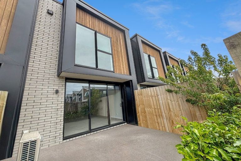 Photo of property in 2/323 Lincoln Road, Addington, Christchurch, 8024