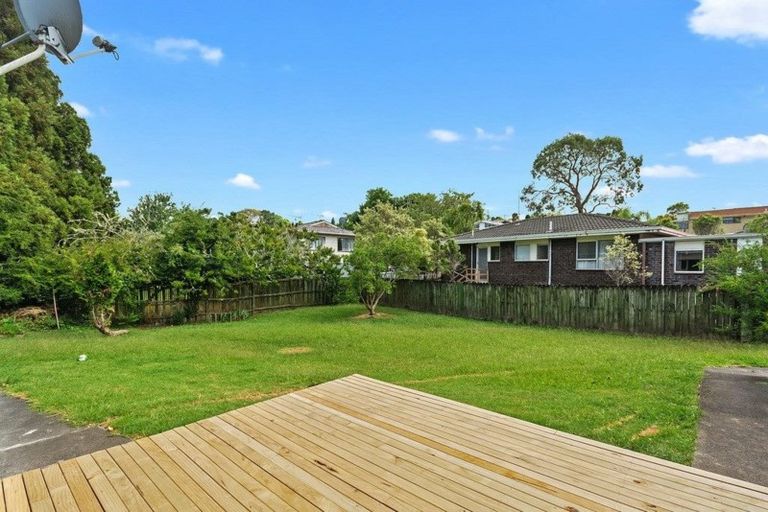 Photo of property in 2/21 Reynella Drive, Massey, Auckland, 0614
