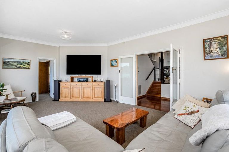 Photo of property in 62 Evans Bay Parade, Roseneath, Wellington, 6021