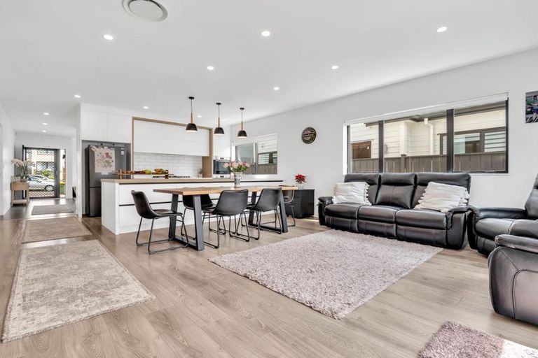 Photo of property in 9 Puruatanga Drive, Flat Bush, Auckland, 2019