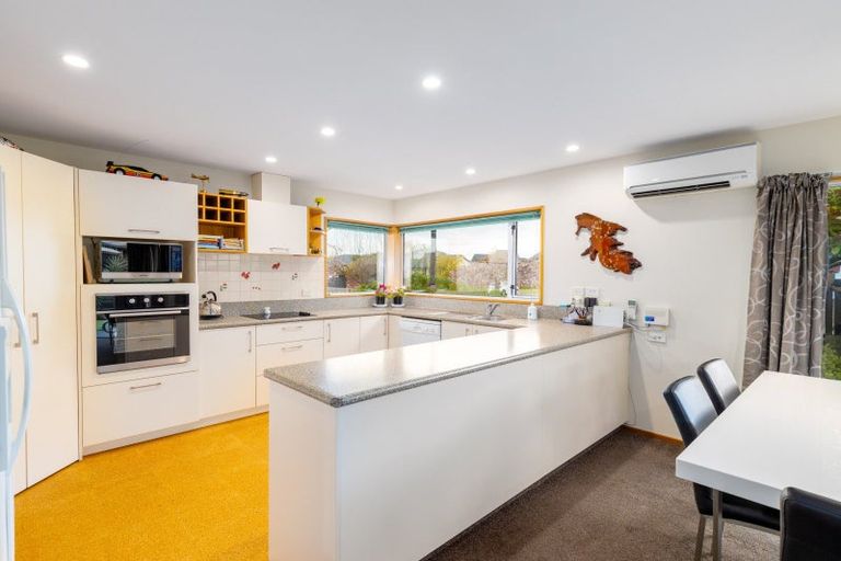 Photo of property in 2 Millcroft Place, Parklands, Christchurch, 8083