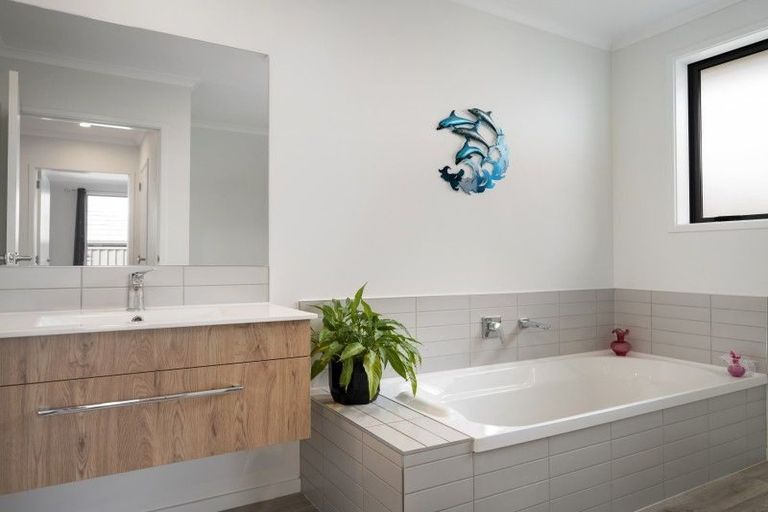 Photo of property in 72 Sentinel Avenue, Omokoroa, 3114