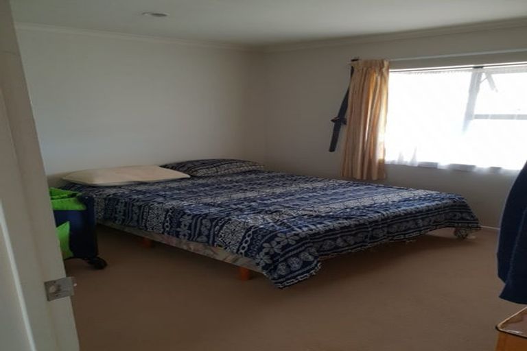 Photo of property in 19 Paton Avenue, Te Atatu South, Auckland, 0610