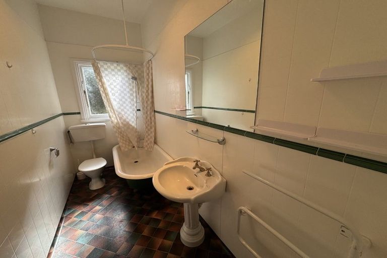 Photo of property in 27 Tawa Terrace, Tawa, Wellington, 5028