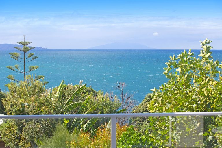 Photo of property in 150 Pacific Parade, Army Bay, Whangaparaoa, 0930