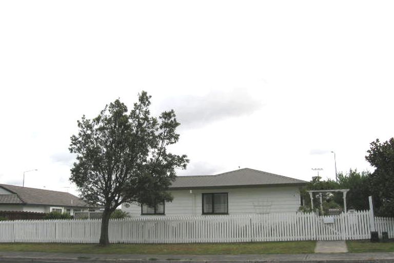 Photo of property in 1/41 Barbados Drive, Unsworth Heights, Auckland, 0632