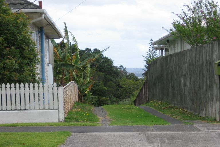 Photo of property in 43 Beach Haven Road, Beach Haven, Auckland, 0626