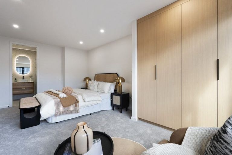 Photo of property in 69b Chivalry Road, Glenfield, Auckland, 0629