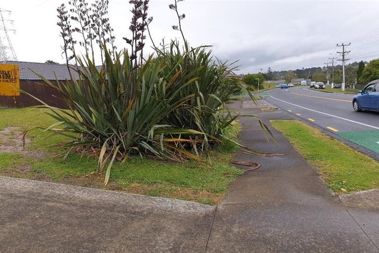 Photo of property in 237 Triangle Road, Massey, Auckland, 0614