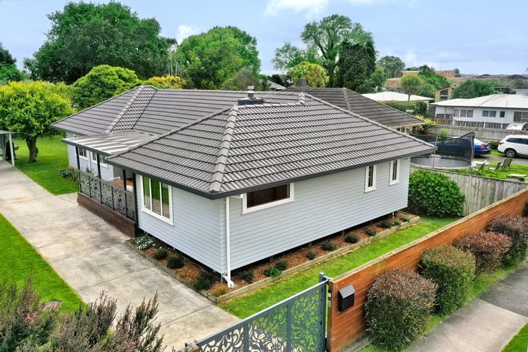 Photo of property in 14 Harbour View Road, Te Atatu Peninsula, Auckland, 0610